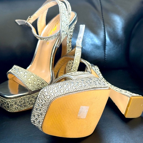 Silver crystal heels, gorgeous in person. - Picture 2 of 4